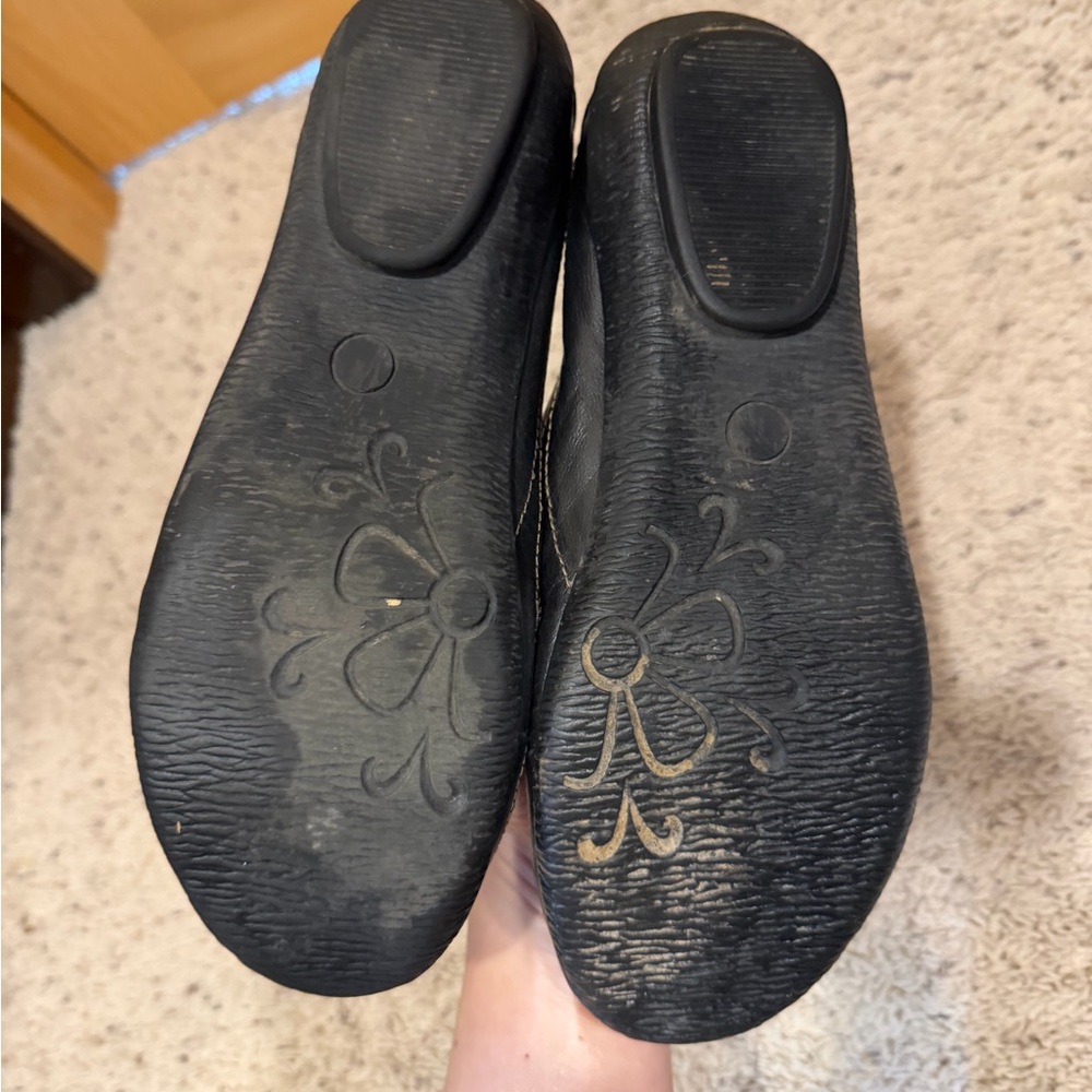 Cabela's Black Women's Slip-On Loafer Flats with Button Accent - Picture 3 of 4